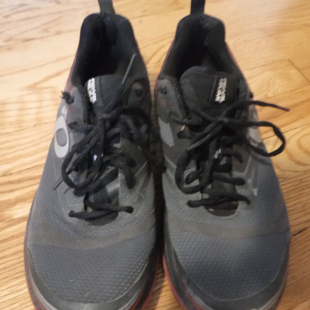 Pearl Izumi Mens N3 Size 11.5 Red Grey Trail Running Shoes